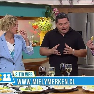 Padre, hijo y esposo.
Azul y emprendedor gastronómico. 
Arriba las Pymes!