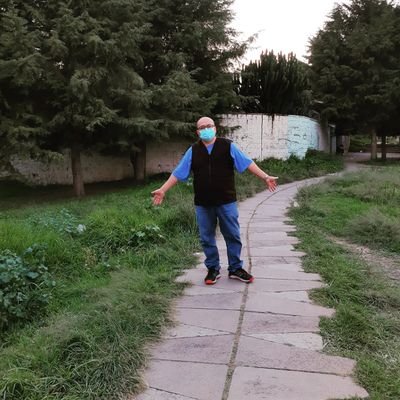 Solo yo, cinefilo, serieadicto y lectormaniaco. Me gusta el ejercicio (pero mas verlo, hacerlo sufro)