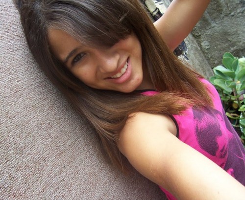 sou uma passoa muito alegre, estou sempre sorrindo e quero sempre o bem das pessoas =)