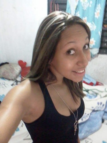 Amo, sinto, vivo, beijo, abraço, 
Acordo, Durmo, Sonho Telefono
Adoro tudo o que é vivo 
e o que nao tem celulas
Flavia Araujo