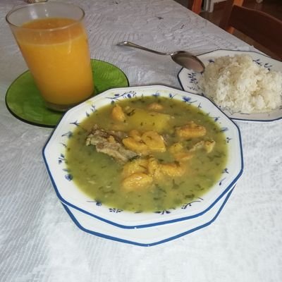 Soy un cocinero, especializado en todo tipos de  salsas y ceviche peruano.