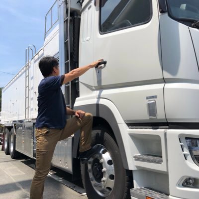 aokadohakugei's profile picture. ルチャ ドライブ 海 ポッドキャスト ／海を見ながらポッドキャストを聴いてマスクマンに憧れる⁈ 魚を運ぶトラックを運転Vamos a ir al acuario