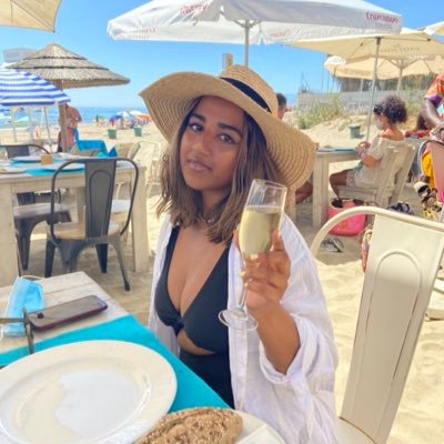 simmiryatt's profile picture. 