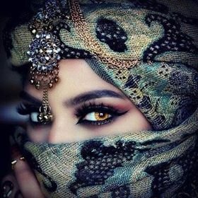 أنت دمعتي وبسمة حياتي أنت نبض قلبي أحلامي وآمالي أنت حبي الأول والأخير