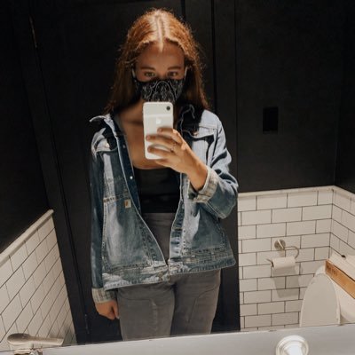 LindsayIrwin12's profile picture. 