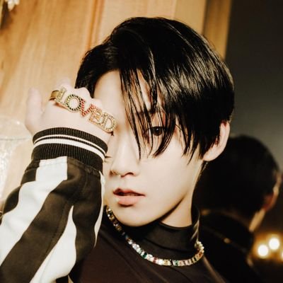 for my moon and inspiration; Kevin Moon 🌙
safe place for all 🌻
welcome to my page! the current topic is, and always will be: Kevin Moon