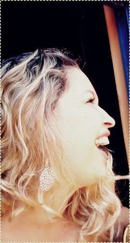- multticolorida, exattamente igual ao meu asttral ♪