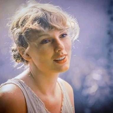 I Stan Taylor Swift, poetry and philosophy ♥️