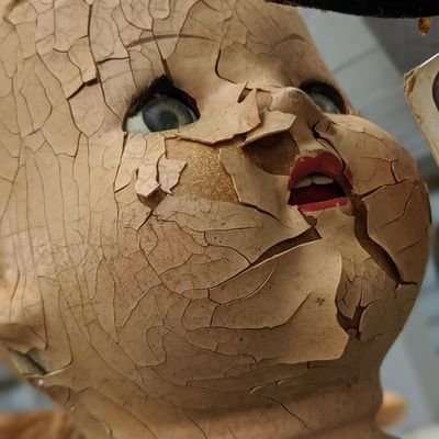 MxShilohKScott's profile picture. I base my life on one important principle: WWMFD?

What would Ms. Frizzle do? Probably endanger some children while wearing a sick outfit. (Plus science.)