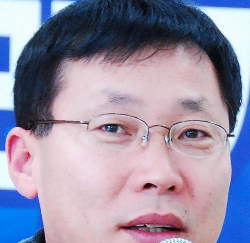 늘 청년이고 싶고
늘 꿈을 꾸며있고 싶고
늘 누구에게나 힘이되고 싶고
언제나 깨어있고 싶은
진하지도 세지도 않은 
보리숲에 스치는 바람처럼 살고싶어라