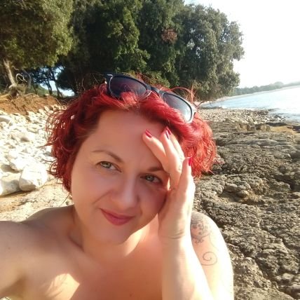 Digital communication consultant, lecturer, copywriter. ♻️🏳️‍🌈🌍⚛️                                           
Spletna naročila Blodnika: https://t.co/1vQaIZG4H7