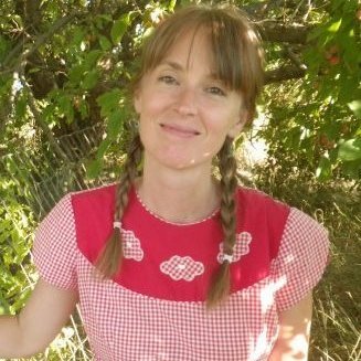 Gardener, permaculturist, native plant fanatic, seed freak, wild nature lover, desert dweller, collector of odd maladies. I follow nature people.