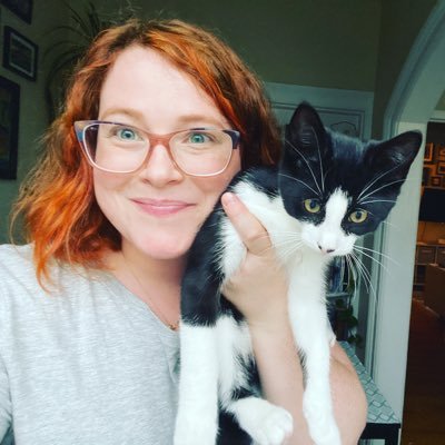 afamiliarfigure's profile picture. me: 🤓📺🍜📚🐾🧗‍♀️🍷🎨📷🔬✈️💕 |she/her|