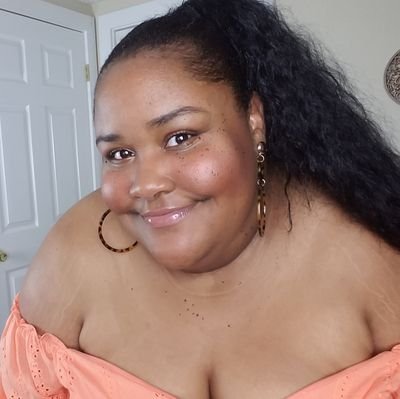 Check out my YouTube channel Londie Plus! It is all things plus size fashion, travel, and lifestyle.. link is down below!