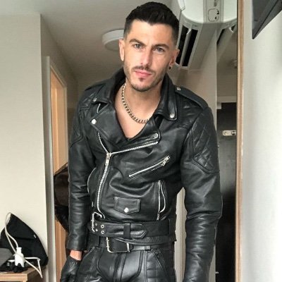 Retweeting my favourite public, exhibitionist, group,  leather, jock and fetish vids.  
Current profile pic is the sexy @2essexguys