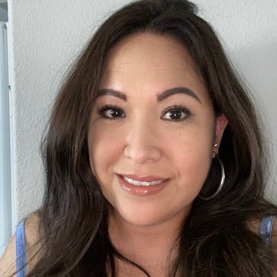 marivc21's profile picture. 👑🦋🌹