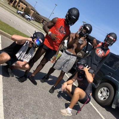 4ourKen's profile picture. ❤️#22 Gilbert🖤High School Football (RB/FS/WR) and Soccer(Goal Keeper) Co://2022🏈 40: 4.55/6’0/170 “Psalms 2:11”🙏🏾💫⛓