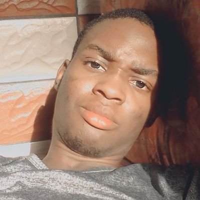je partage ma bonne humeur dans le monde , jsuis plutôt marrant comme mec et jsuis quelqu'un d'extraverti j'ai pas peur des rencontres