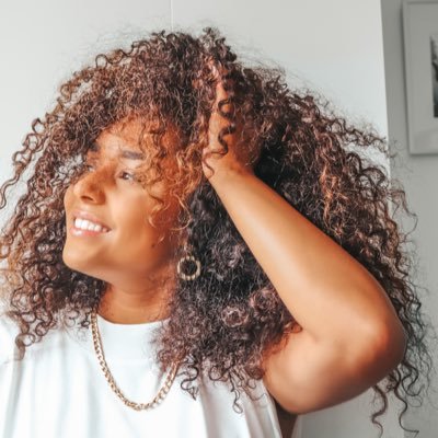 Cassy_smn's profile picture. 24 yr. 👑 | #Insta : https://t.co/hUof3oNPkr