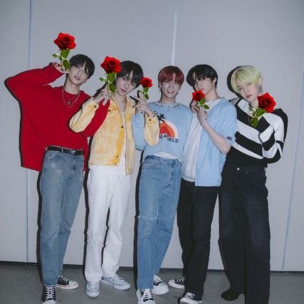 ¡Sígueme y activa mis notificaciones, subo dinámicas diarias para el top social y conseguir mutuals moa! @TXT_members