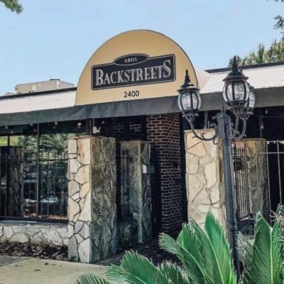 Hot soups, fresh salads and seafood, choice meats and our own touch on the classics. ——————— Check out our menu ↓ #backstreetsgrill