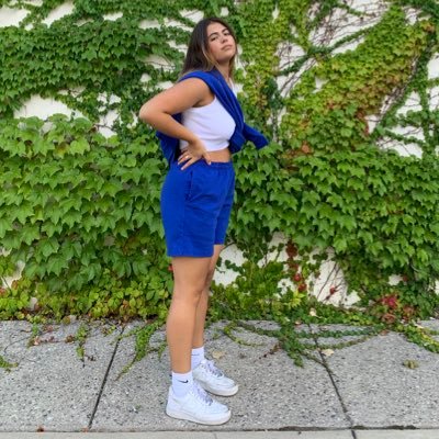 rubyyschwartz's profile picture. peace luv sweatpants🥰