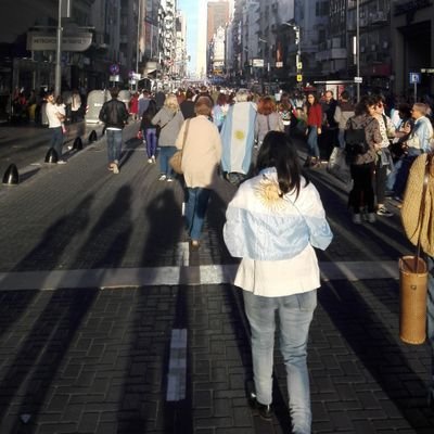 Apoyo todo camino hacia el cambio. Antik hasta la médula. No me banco a los planeros, a los que quieren flan, a los corruptos. El cambio llegó y es liberal.