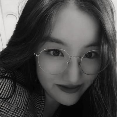 𝑲𝑯𝑨𝒀𝑨𝑳𝑨𝑵 𝑹𝑼𝑴𝑷𝑨𝑵𝑮. Acapkali dinilai sebagai sosok angkuh hanya sebab minimnya senyum yang terpatri. Bernaung pada bumantara tanpa pandemi.