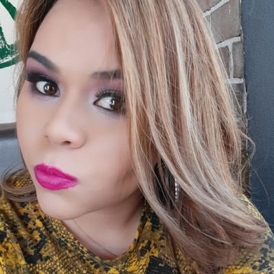 Locutora, entrepreneur y Máster Axesora.
fundadora de Mujeres con Actitud y Donando con el corazón ❤️
te ayudo a generar ingresos y a hacerlos crecer🤑