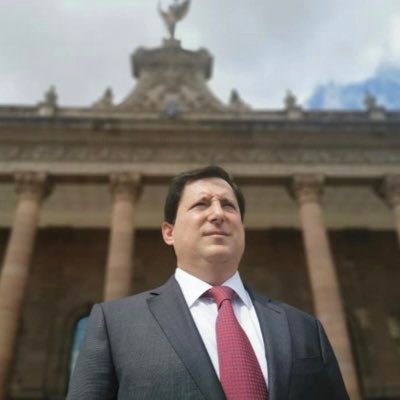 Fundador de A.C. “Lazos para una Vida Digna” Autor de 40 libros 2 premios nacionales
