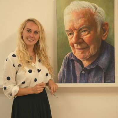 Fine artist from Cardiff, specialises in wedding portraiture, pet paintings, family portraits and landscapes from around the world.
