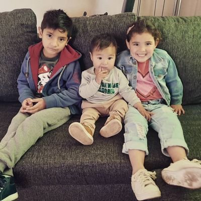La vida es corta, por eso ámala, sé feliz y siempre sonríe.