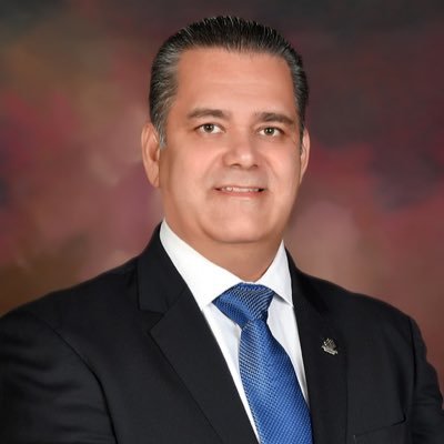 Nacido en Tepic, Nayarit Licenciado en Contaduria Publica con MBA, Aficionado a los autos y una buena Coca Cola, ExPres del Coparmex NAYARIT, Empresario