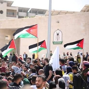 إجعل علاقتك مع الجميع كورق الشجر من يبقى يثمر ومن يسقط لن يعود