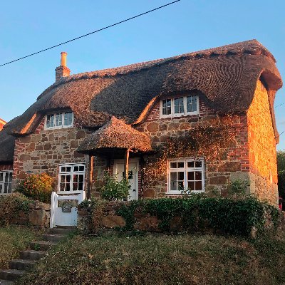 A beautiful thatched cottage on the Isle of Wight available to rent for fabulous holidays!

Please see https://t.co/Jvm1I7VkPU for more details