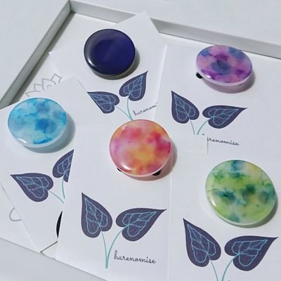 花や緑、鉱石、空、宇宙などが好きです。好きなものを日々レジンにそっと閉じ込めています(*^^*)
フォロー、お話等お気軽に！
https://t.co/5MLJPL1IDe…
雑貨soup. @zakkasoup さんにて委託展示･販売中