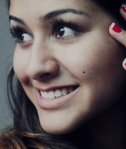 Renda-se, como eu me rendi. Mergulhe no que você não conhece como eu mergulhei. Não se preocupe em entender, viver ultrapassa qualquer entendimento.