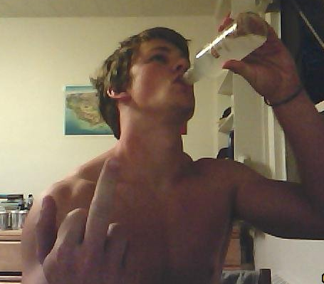 I'm just a 20 year old student who loves squatting, twitter, and publicly expressing my feelings :)