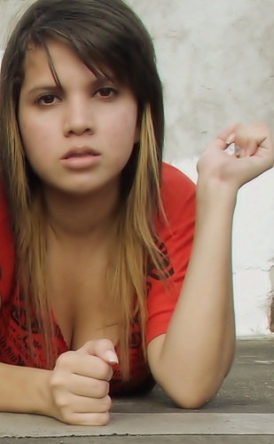 Oi ! Eu gosto de botas de cowboy, de cantar no chuveiro, de pizza de frango com catupiry e de pintar as unhas de preto 
OBS:e nao sei viver sem meus laços :)