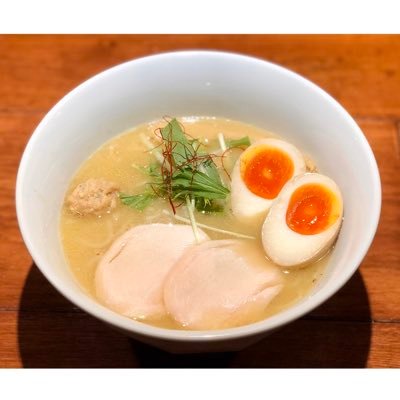 新宿区 歌舞伎町 区役所通り カラオケパセラの隣!!!新宿区役所から徒歩1分👣 とっっっても分かりにくい場所ですが、どうか見つけてください🥺鶏白湯、鶏清湯ラーメン、おつまみも🍜 《平日》11:30~15:00/17:00~6:00(L.O.5:45) 《土日祝》11:30~6:00 (L.O.5:45)