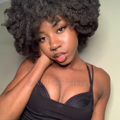 Niko, I aint shit 🔞+ @niknikonikoo backup🙃 25 Bi and sometimes funny🤷🏾‍♀️