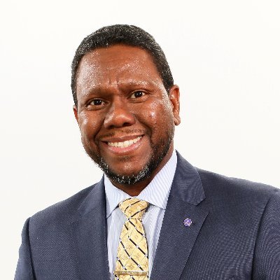 RafaelR0286's profile picture. Egresado de ciencias políticas y administración de empresas de la City University of New York, CUNY. Diplomado en relaciones internacionales.