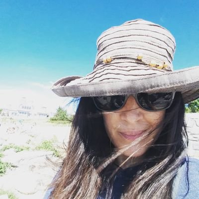 Fierce animal lover/ birder🐦 Cats🐱Vegetarian🥦🍓 healthy living🌲Nature🐽Esther the Wonder Pig 🐷 Soaps💕Concerts🎶She/her #Resist
#IStandWithUkraine🇺🇦