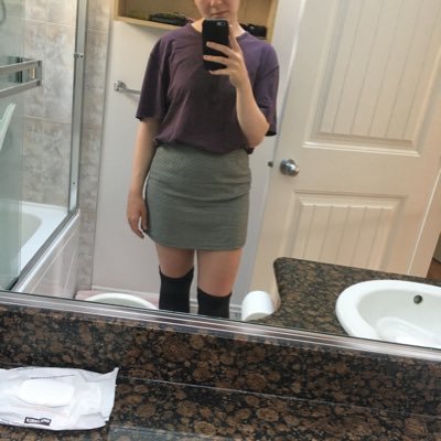 ZLFBFZ's profile picture. currently bio-less (she/her)