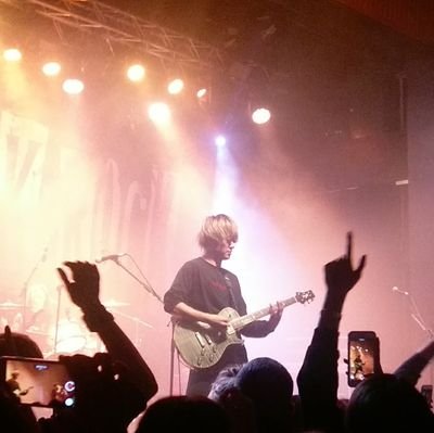 flowersontarmac's profile picture. & suddenly i see you | 23