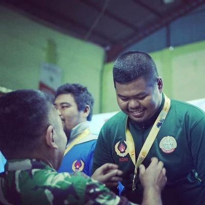 قُلِ الحَقَّ وَلَوْ كَانَ مُرًّا
(Katakanlah yang benar meskipun pahit)