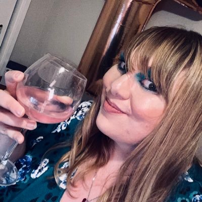 Pour yourself a glass and join me @lalatraceyfaye for all things nonsense with added pixie dust and a double gin. Saturdays at 9pm on Facebook! ✨