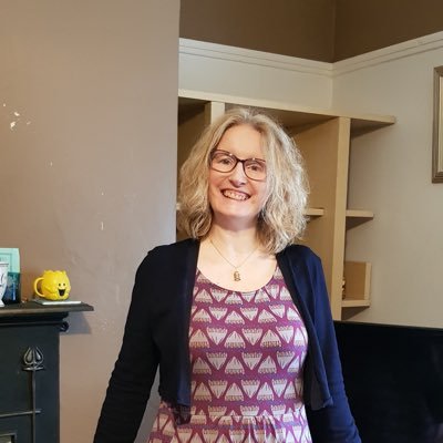 Frog loving wife and auntie. Knitting, walking, loving, funny (so my husband says). European. No DMs please. 🇪🇺 #FBPE