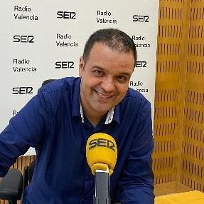 Periodista en @la_ser. Autor de @pacienteceroKM. Columnista @lasprovincias. TV en Jugones y @elchiringuitotv. Narrador @fef_tv. Profesor de radio @uchCEU