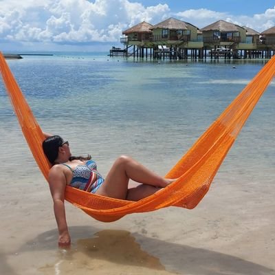 claumolval's profile picture. Albañil por etiqueta de los anti Chivas, Nutriologa de profesión.